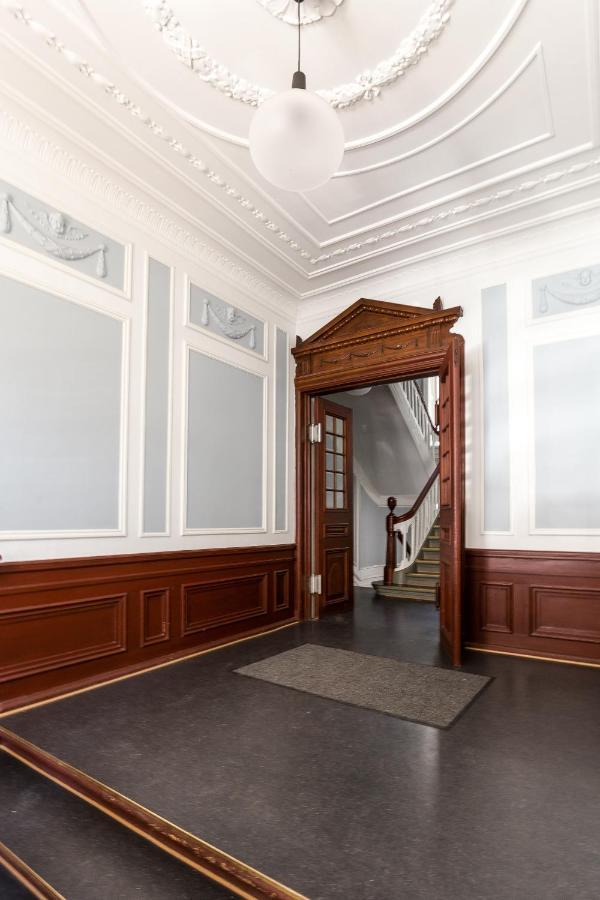 Lovely 3Br Manor Apartment 5 Min From Tivoli Gardens コペンハーゲン エクステリア 写真