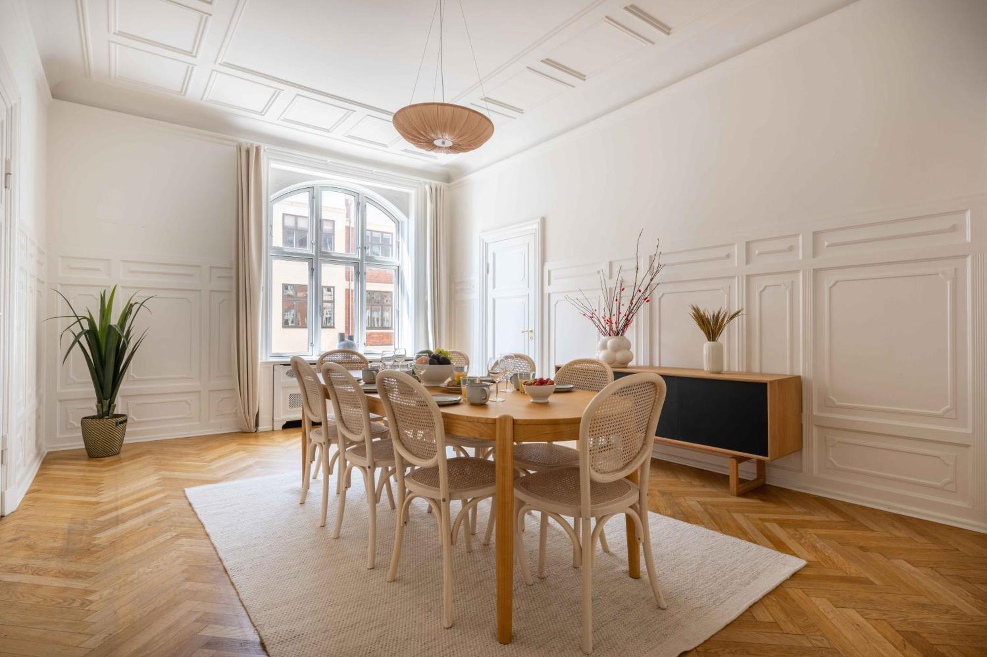 Lovely 3Br Manor Apartment 5 Min From Tivoli Gardens コペンハーゲン エクステリア 写真