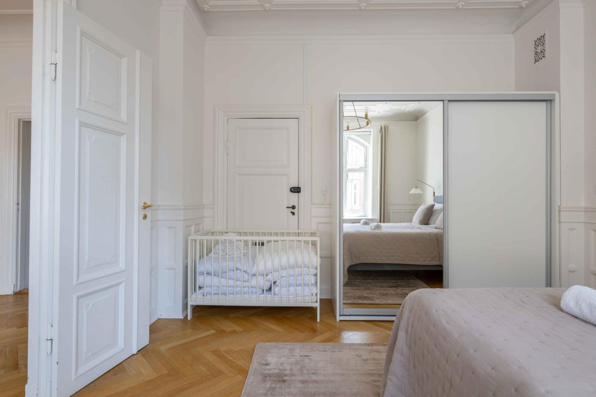 Lovely 3Br Manor Apartment 5 Min From Tivoli Gardens コペンハーゲン エクステリア 写真