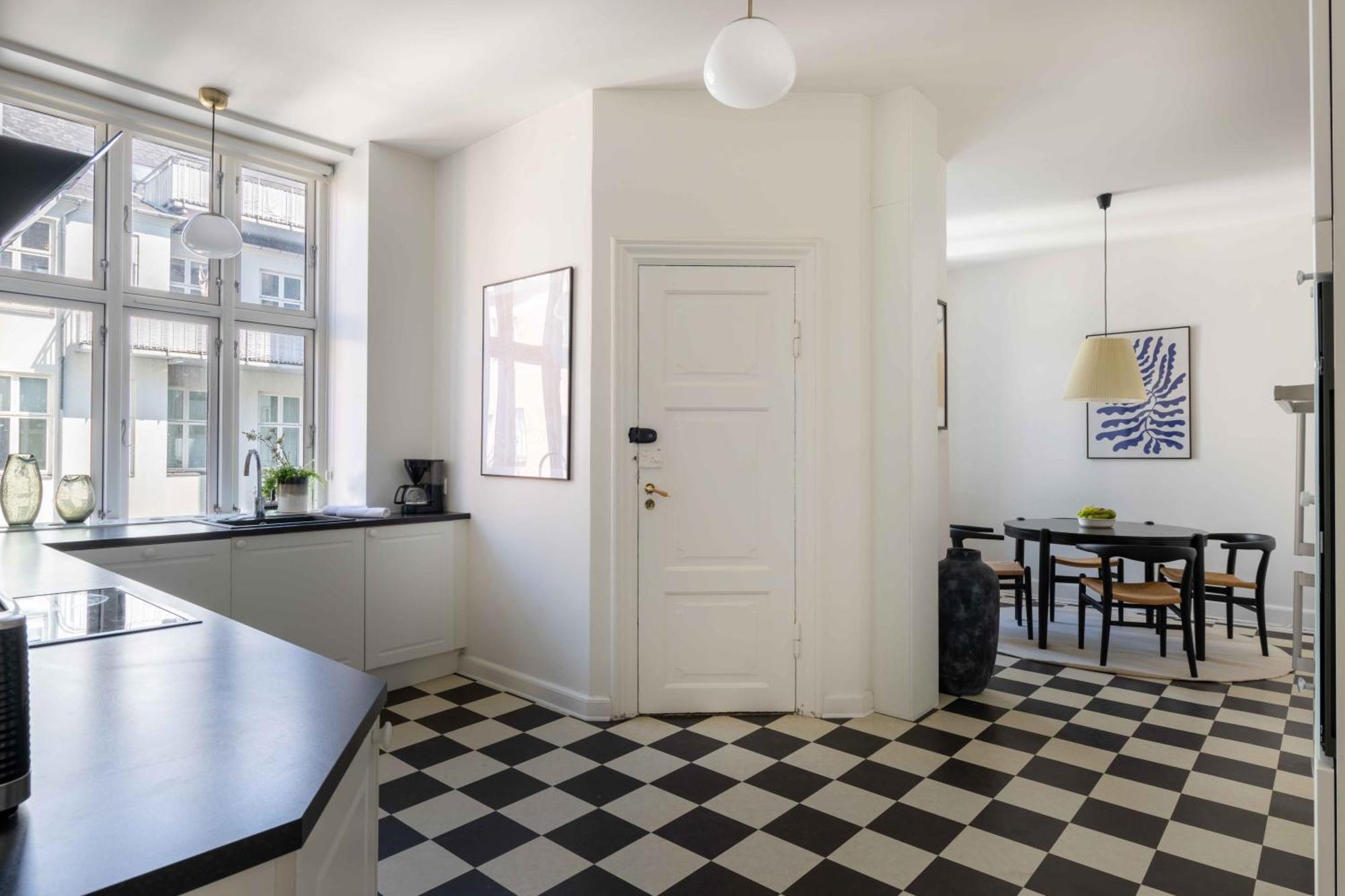 Lovely 3Br Manor Apartment 5 Min From Tivoli Gardens コペンハーゲン エクステリア 写真